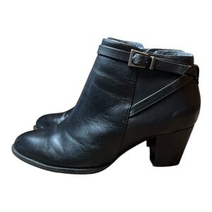 Vionic Upton ankle boots black leather a side zipper closure, a block heel